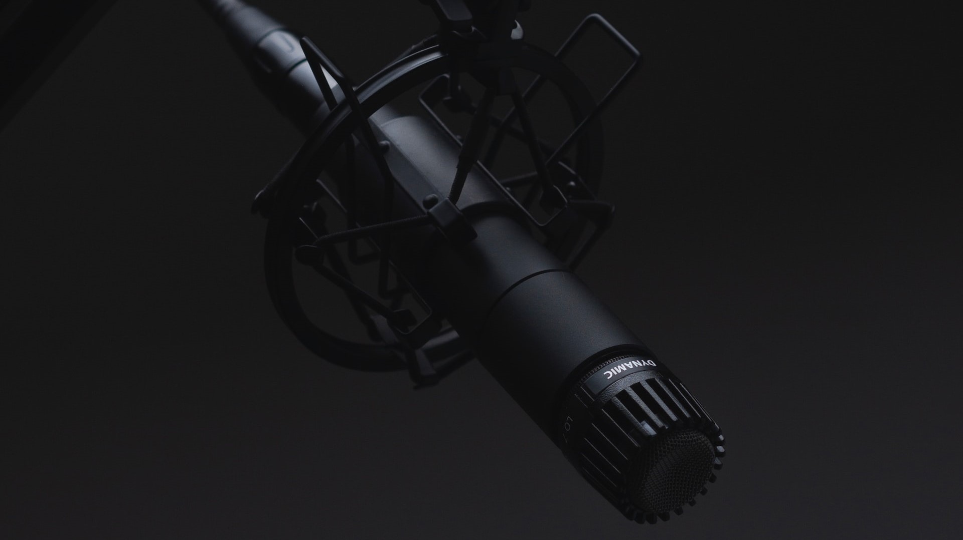 なぜSM57はレコーディングで重宝されるの？？SM57の魅力をそのサウンドと共にご紹介します！